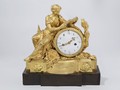 Часы каминные с фигурой Клио
Франция. 1765-1770. 
Бронза, дерево, стекло, эмаль, литье, окраска, золочение
33х33х11 см 